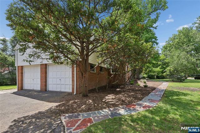 1271 Alicia Avenue, Teaneck, NJ 07666