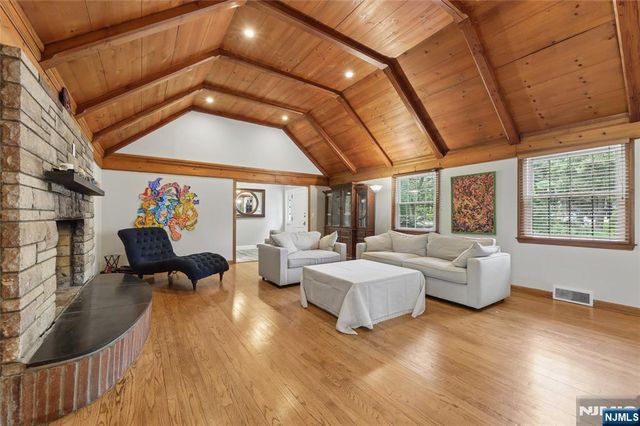 1271 Alicia Avenue, Teaneck, NJ 07666