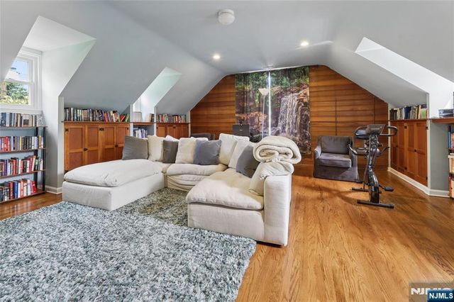 1271 Alicia Avenue, Teaneck, NJ 07666