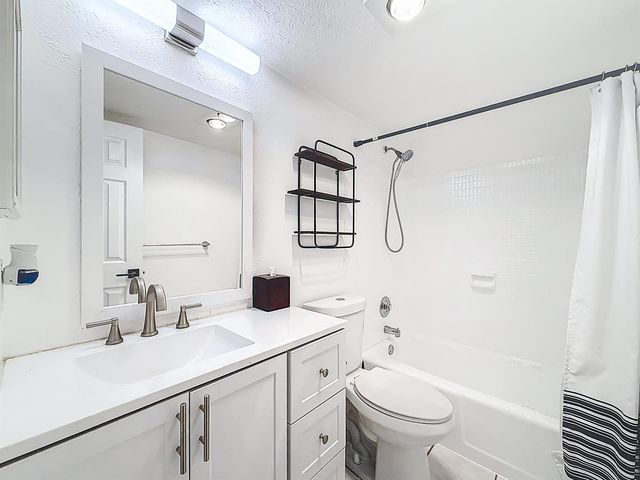 305 SE 11th Avenue D, Pompano Beach, FL 33060