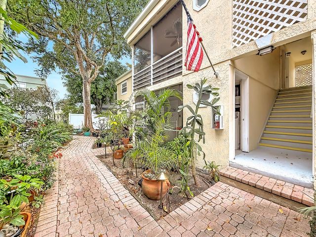 305 SE 11th Avenue D, Pompano Beach, FL 33060