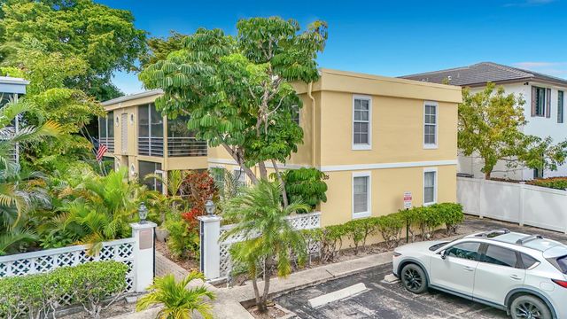 305 SE 11th Avenue D, Pompano Beach, FL 33060