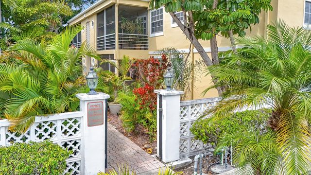 305 SE 11th Avenue D, Pompano Beach, FL 33060