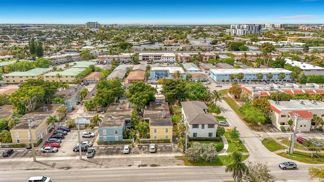 305 SE 11th Avenue D, Pompano Beach, FL 33060