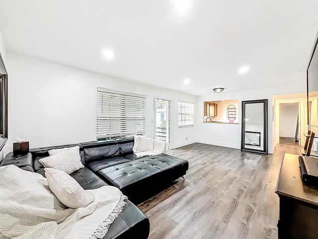 305 SE 11th Avenue D, Pompano Beach, FL 33060