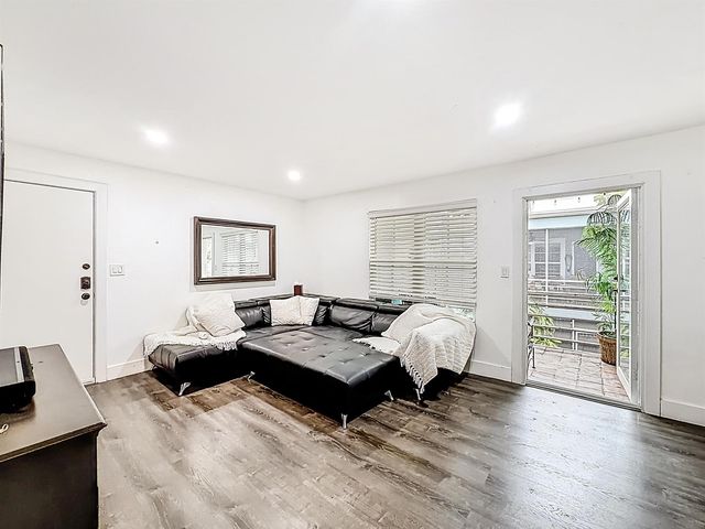 305 SE 11th Avenue D, Pompano Beach, FL 33060