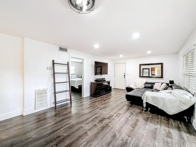 305 SE 11th Avenue D, Pompano Beach, FL 33060