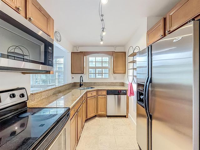 305 SE 11th Avenue D, Pompano Beach, FL 33060