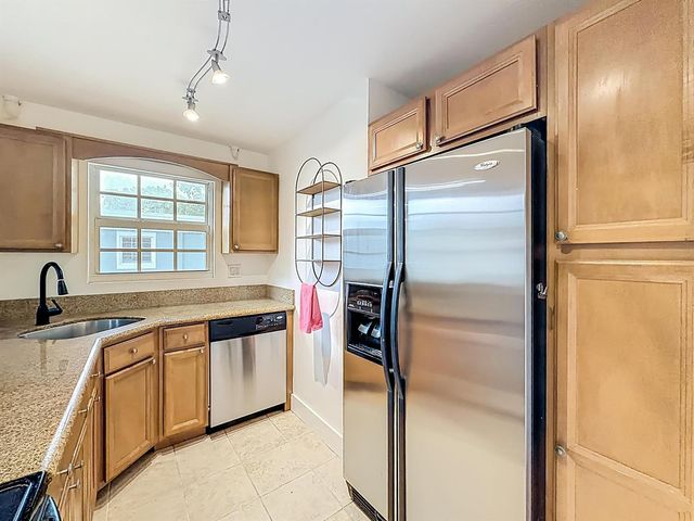 305 SE 11th Avenue D, Pompano Beach, FL 33060