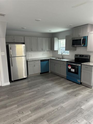 8215 Crestview Drive A, Houston, TX 77028