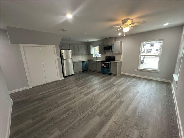 8215 Crestview Drive A, Houston, TX 77028