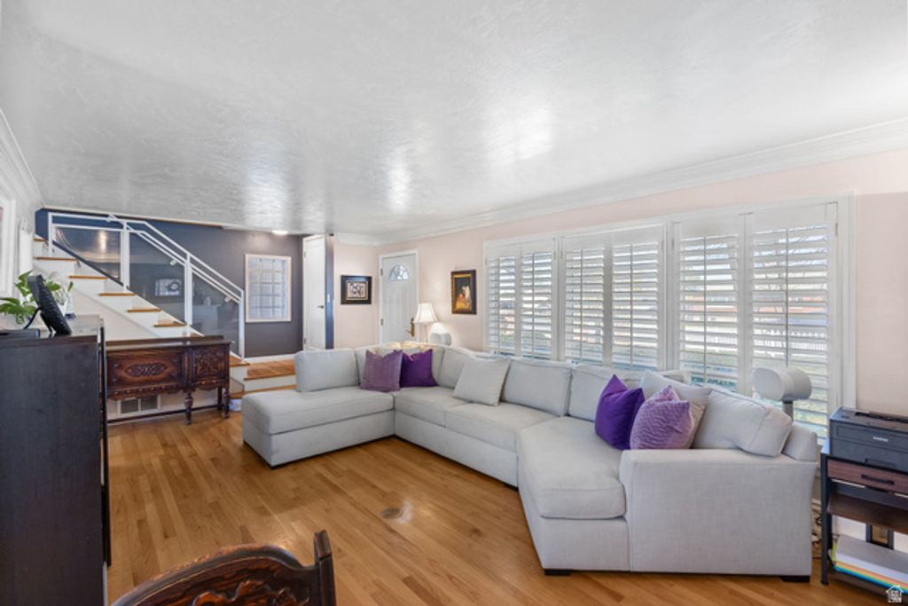 Image 6 of property listing at 214 E 6790 S, Midvale, UT 84047