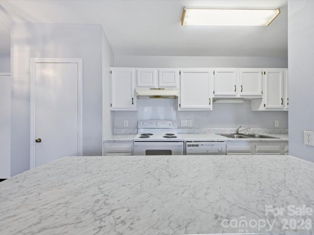 6146 Meadow Rose Lane, Charlotte, NC 28215