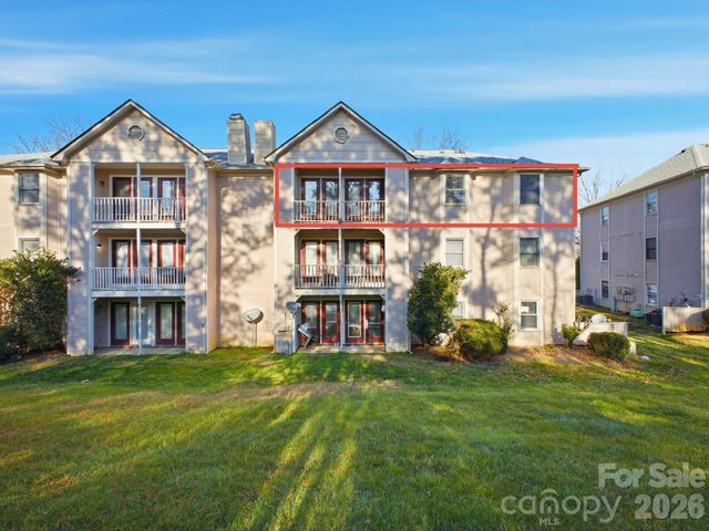 6146 Meadow Rose Lane, Charlotte, NC 28215
