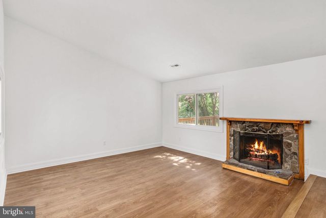 408 ARKANSAS AVE, Herndon, VA 20170