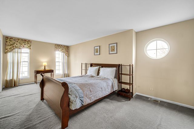 176 Sandalwood Lane, Bolingbrook, IL 60440