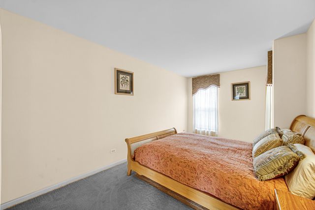 176 Sandalwood Lane, Bolingbrook, IL 60440