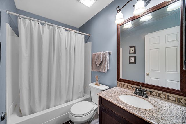 176 Sandalwood Lane, Bolingbrook, IL 60440