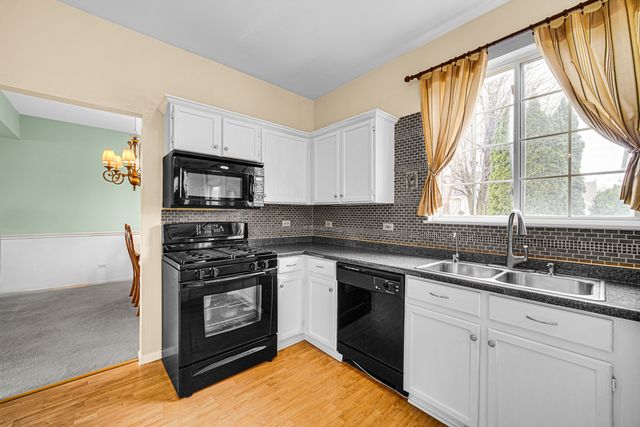 176 Sandalwood Lane, Bolingbrook, IL 60440