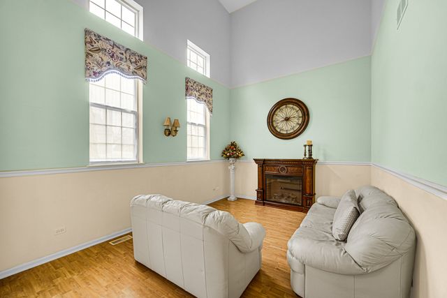 176 Sandalwood Lane, Bolingbrook, IL 60440