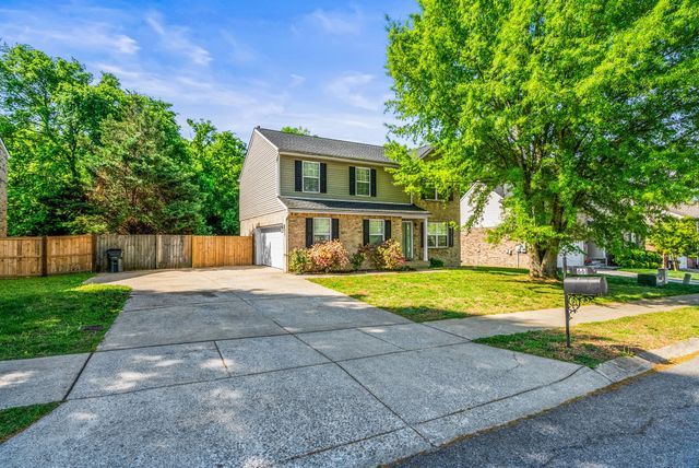 661 Smoky Mountains Dr, Gallatin, TN 37066