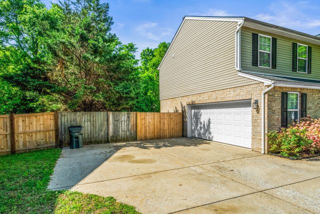 661 Smoky Mountains Dr, Gallatin, TN 37066
