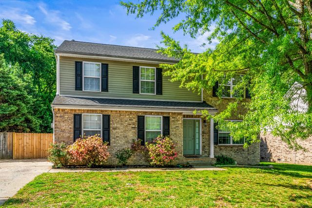 661 Smoky Mountains Dr, Gallatin, TN 37066
