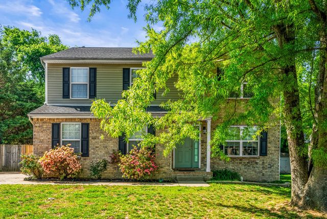 661 Smoky Mountains Dr, Gallatin, TN 37066