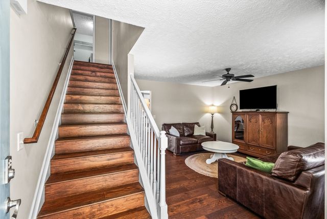 661 Smoky Mountains Dr, Gallatin, TN 37066