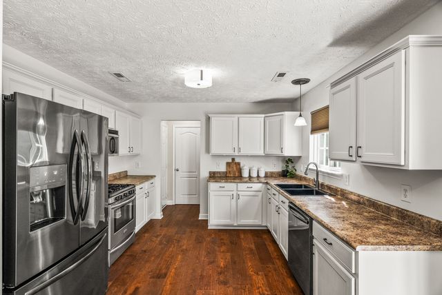 661 Smoky Mountains Dr, Gallatin, TN 37066
