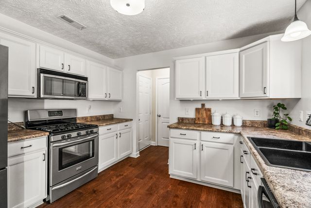 661 Smoky Mountains Dr, Gallatin, TN 37066