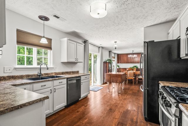 661 Smoky Mountains Dr, Gallatin, TN 37066