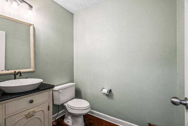 661 Smoky Mountains Dr, Gallatin, TN 37066
