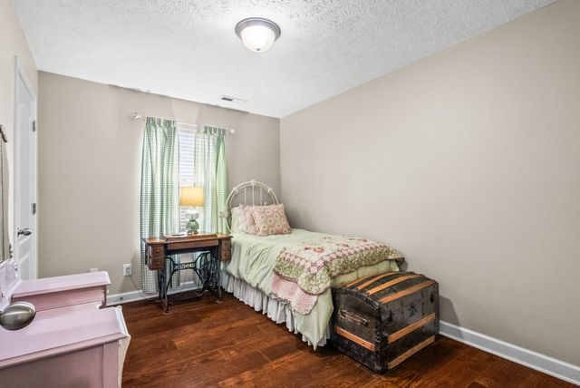 661 Smoky Mountains Dr, Gallatin, TN 37066