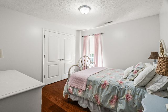 661 Smoky Mountains Dr, Gallatin, TN 37066