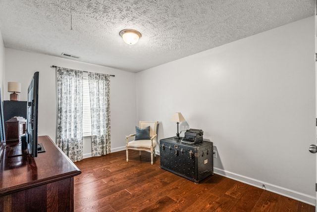661 Smoky Mountains Dr, Gallatin, TN 37066