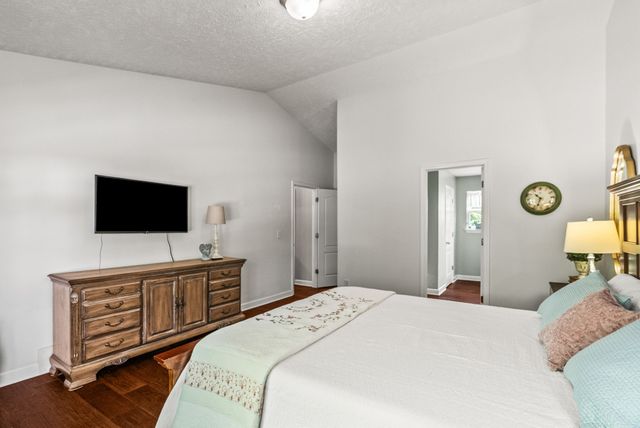 661 Smoky Mountains Dr, Gallatin, TN 37066