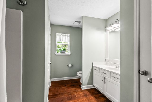661 Smoky Mountains Dr, Gallatin, TN 37066