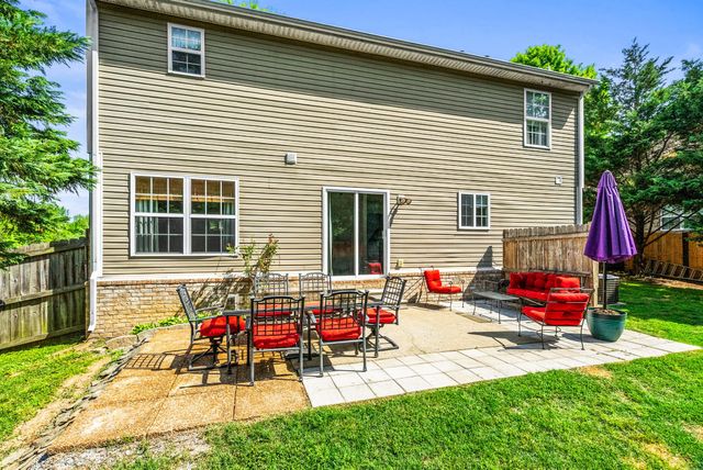 661 Smoky Mountains Dr, Gallatin, TN 37066