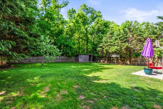 661 Smoky Mountains Dr, Gallatin, TN 37066