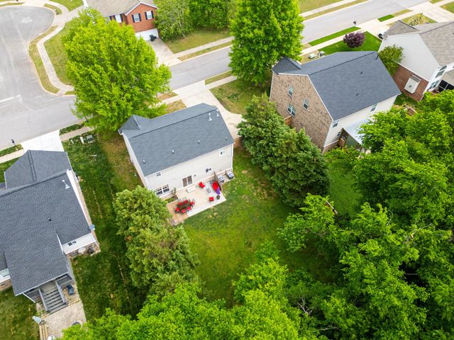 661 Smoky Mountains Dr, Gallatin, TN 37066