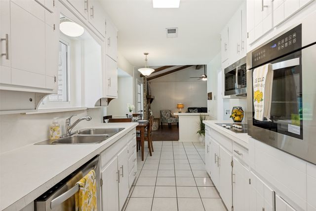 6029 Harrison Way, Watauga, TX 76148