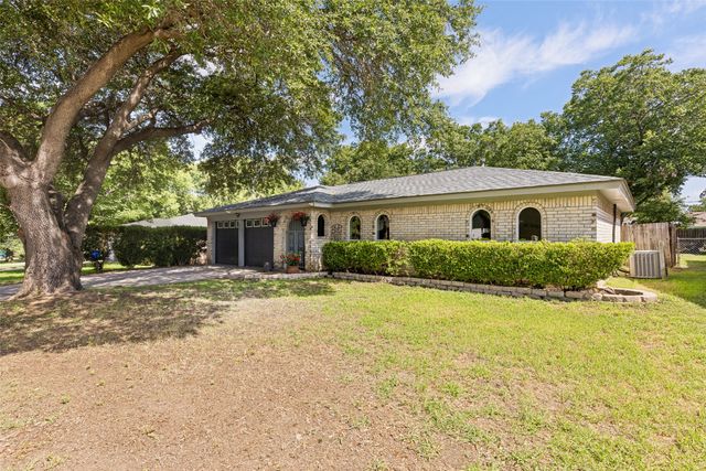 6029 Harrison Way, Watauga, TX 76148