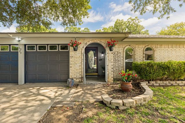 6029 Harrison Way, Watauga, TX 76148
