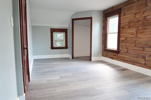 260 70th Street, Niagara Falls, NY 14304