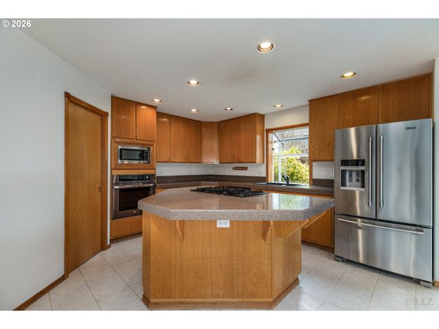 33221 Sw LINDEN St, Scappoose, OR 97056