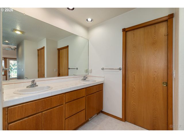 33221 Sw LINDEN St, Scappoose, OR 97056