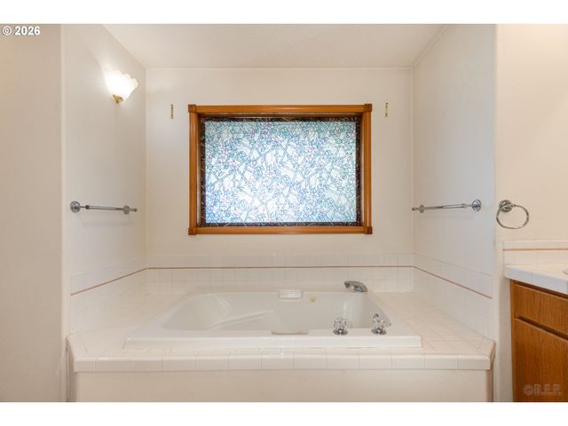 33221 Sw LINDEN St, Scappoose, OR 97056