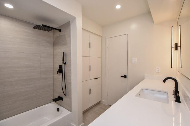 426 E Fair Harbor Lane, Houston, TX 77079