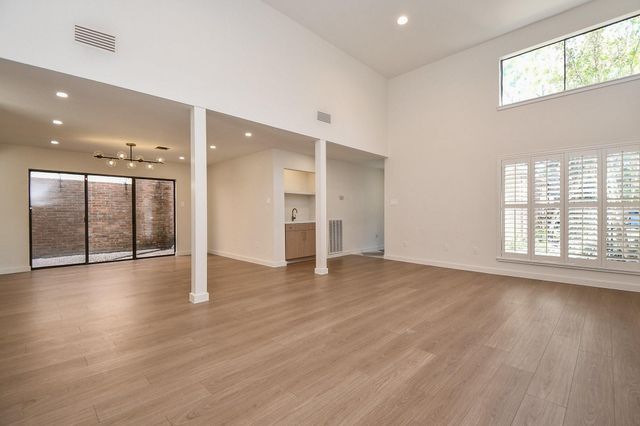 426 E Fair Harbor Lane, Houston, TX 77079